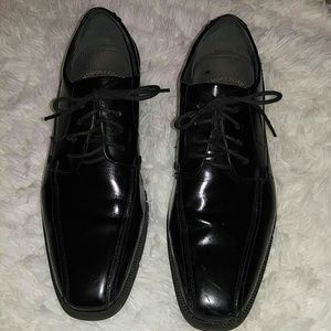 Men's black shoe